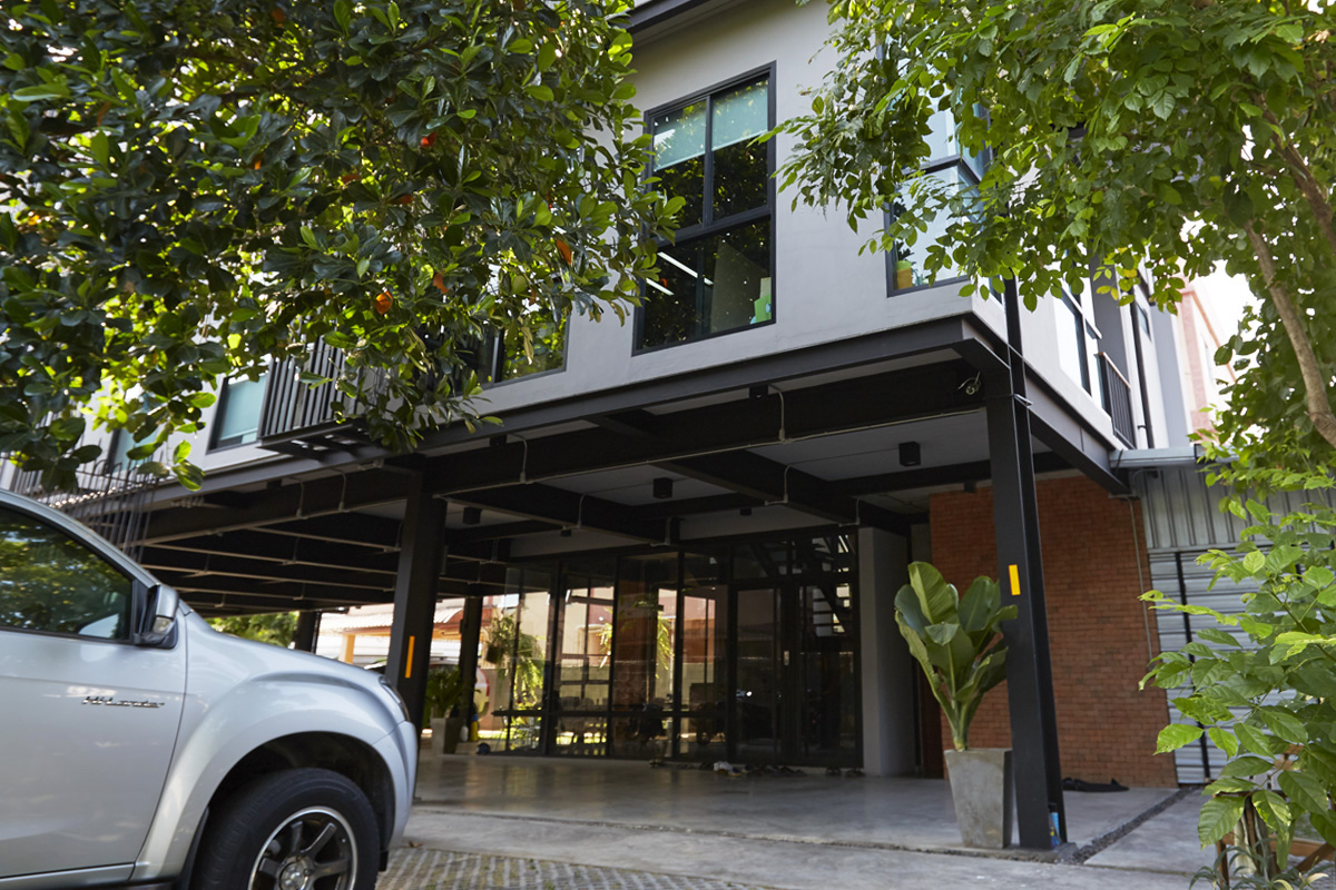 X1 Studio สตูดิโอถ่ายภาพ มีที่จอดรถรองรับลูกค้า